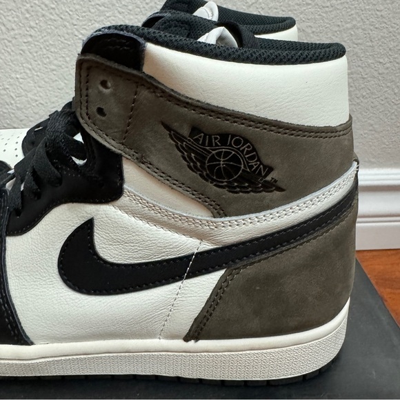 Jordan 1 Retro High Dark Mocha Size 10.5 - Picture 2 of 8
